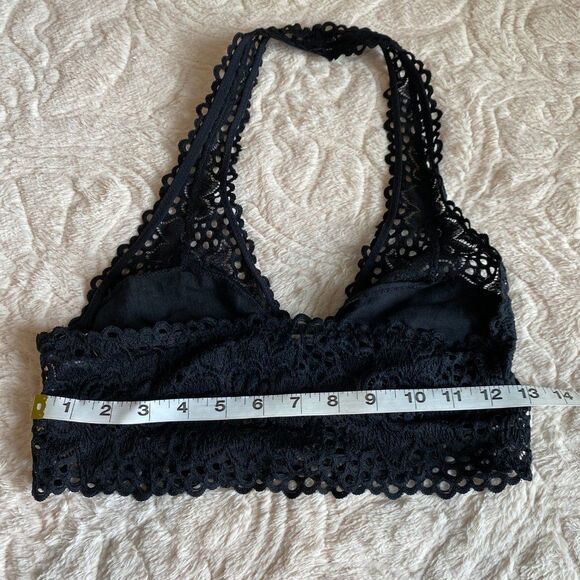 SUPER CUTE! NWT AERIE BLACK CROCHET BRALETTE HALTER TOP SIZE S/M - Picture 5 of 10